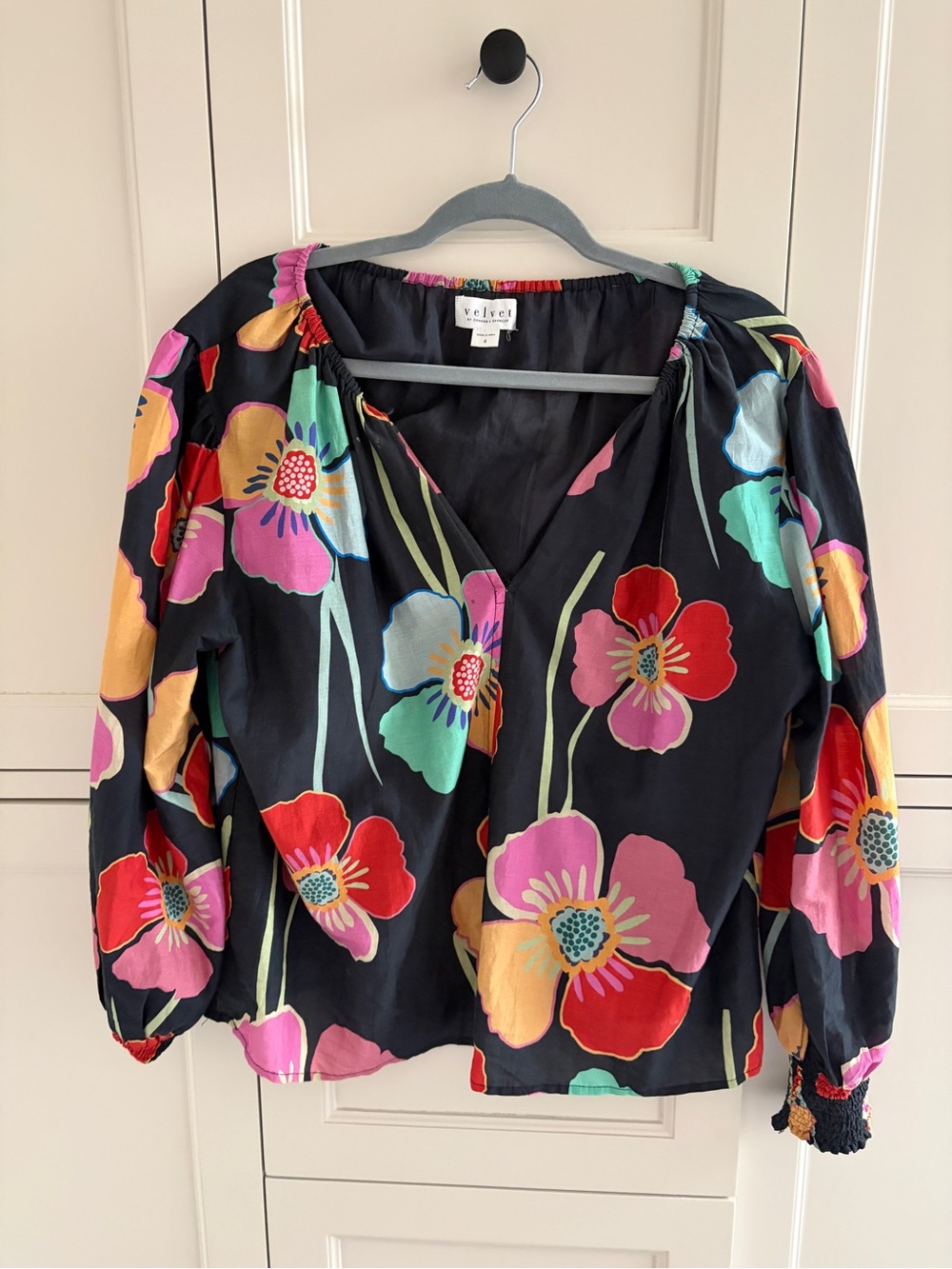 Velvet by Graham & Spencer Black Multicolor Floral V-Neck Blouse